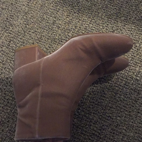 Gianvito Rossi Pink Velvet Margaux Booties - Picture 4 of 5